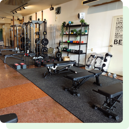 予防や再発防止のためのトレーニングジム併設の複合メディカル施設として